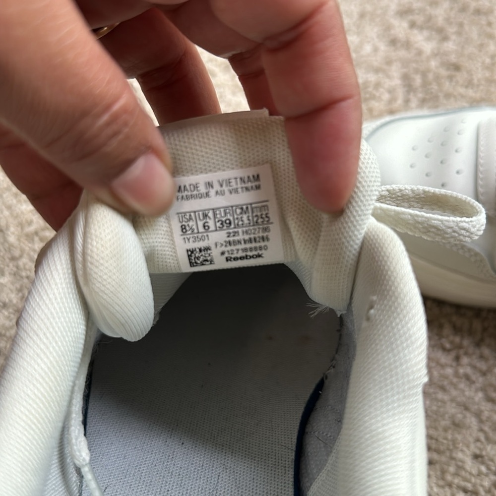 Women size 8 1/2. Off white. Reebok classic. Worn a few times. - Picture 7 of 9